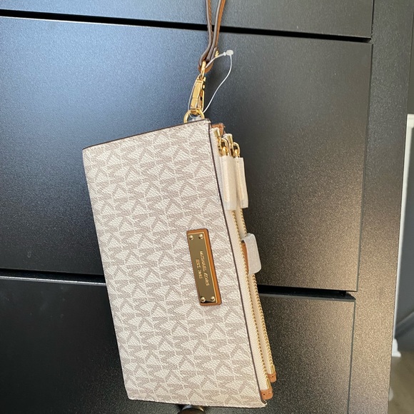 Michael Kors signature double zip wristlet - Picture 4 of 5